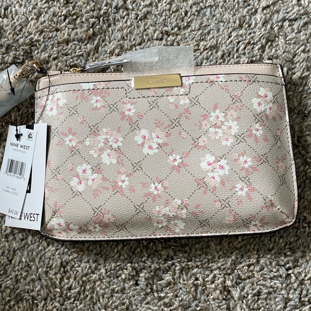 Nine West designer Lawson wristlet with Gold-tone hardware, Top zipper, CC slots